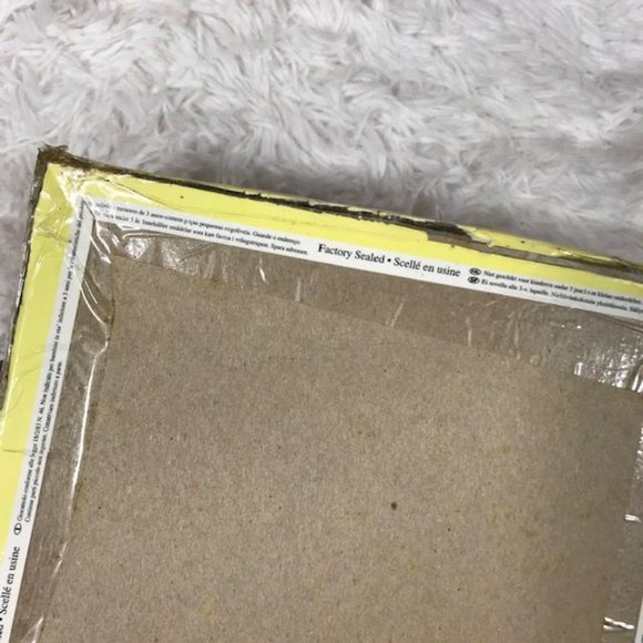 Hometown Collection Grand Peacock Hotel & New England Lighthouse Puzzles Set - Picture 16 of 16